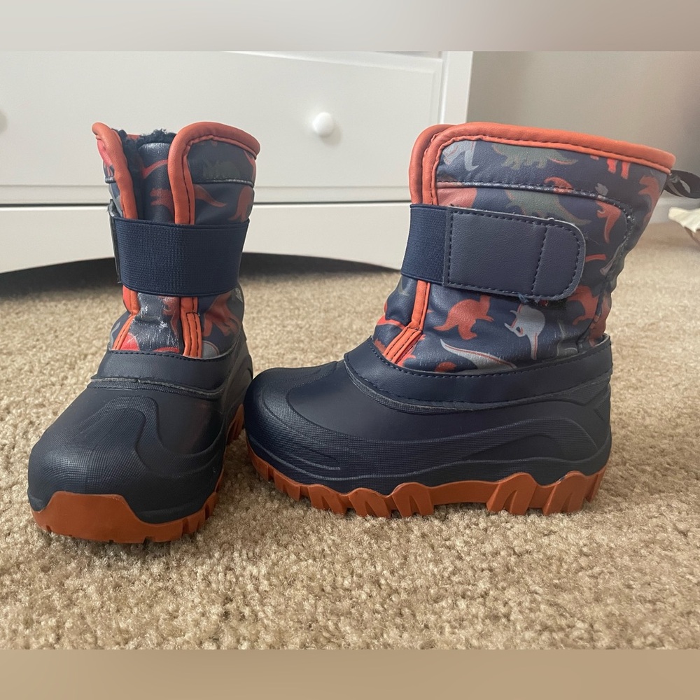 Members Mark toddler snow boots size 9/10